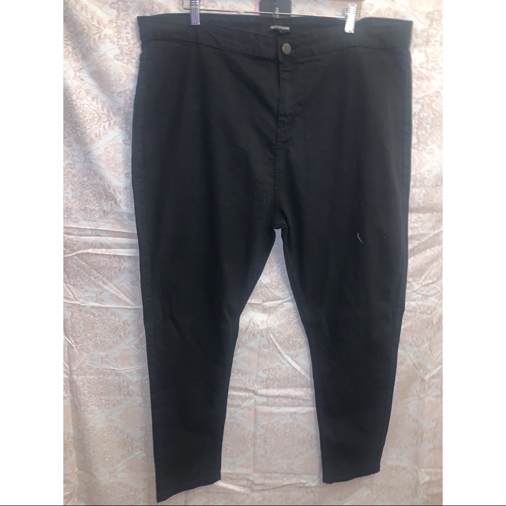 Pretty Little Thing Plus Size Basic Jeans in Black